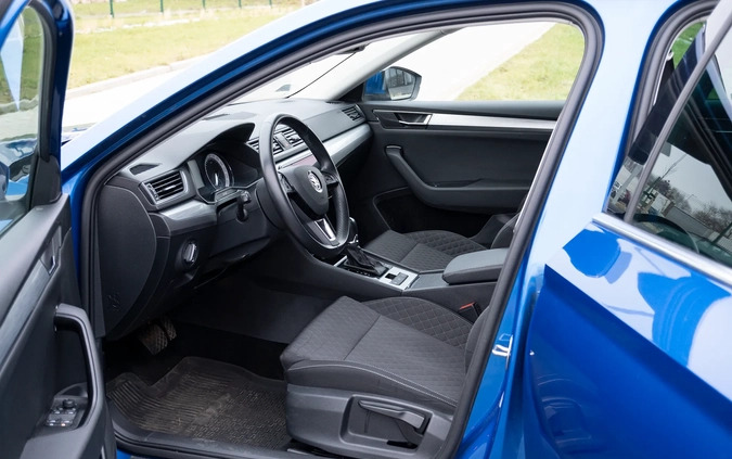 Skoda Superb cena 82900 przebieg: 140000, rok produkcji 2020 z Słupsk małe 37
